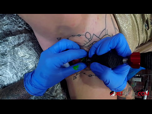 ❤️ Extremely tattooed hottie Sully Savage got a tattoo on her clitoris Fucking video at us en-us.bsglass.ru ❌